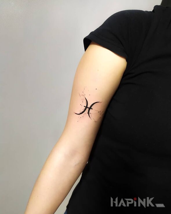 Tattoo Ryby in black and gray motif and minimalistic style on the bicep