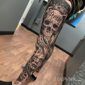 Tattoo Roman's Skull ? on the thigh motif: skulls style: realistic
