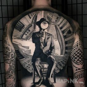Tattoo City under the magnifying glass on the shoulder blades motif: 3D style: realistic