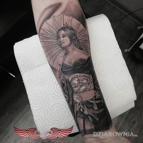 Tatuaż Sexy japan na przedramieniu motyw: postacie styl: realistyczne