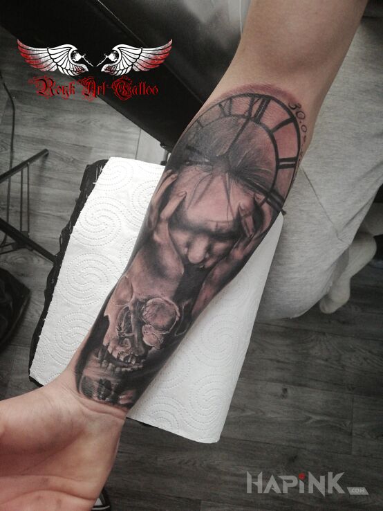 Tattoo Ciut mroczniej in skulls motif and realistic style On the arm