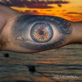 Tatuaż Oczysko na ramieniu motyw: 3D styl: realistyczne