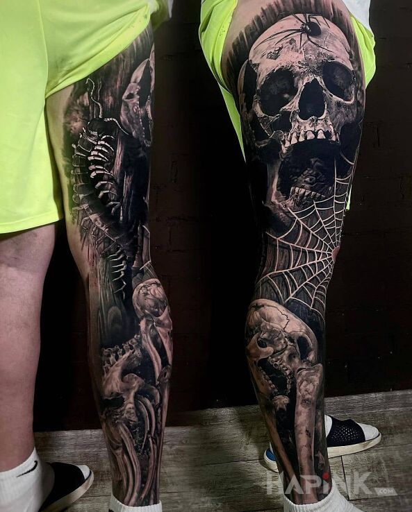 Tattoo Calkiem stare kosci in skulls motif and realistic style on the calf