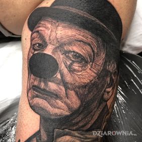 Tatuaż Smutny klaun. na ramieniu motyw: twarze styl: realistyczne