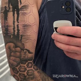 Tatuaż W trakcie hexagon … na ręce motyw: 3D styl: geometryczne