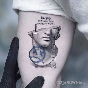 Tatuaż Kim chcesz zostać? na bicepsie motyw: pozostałe styl: realistyczne