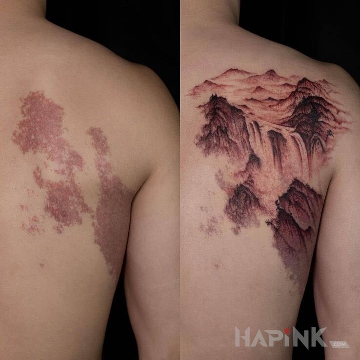 Tattoo Przerobione znamię in colorful motif and realistic style on the back