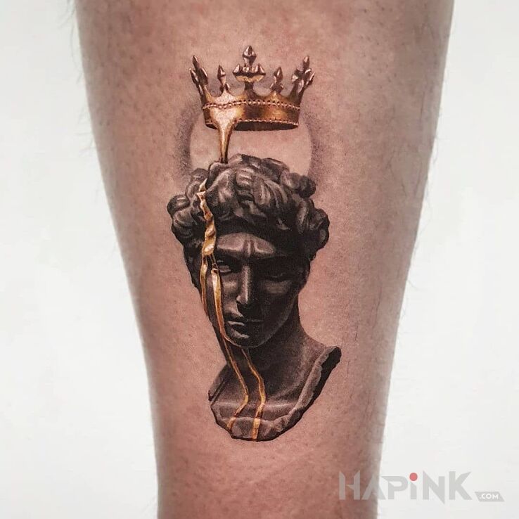 Tattoo Małe dzieło in colorful motif and realistic style on the leg