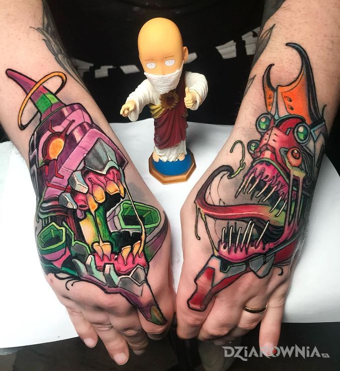 Tatuaż dziwaczne stworzenia w motywie kolorowe i stylu newschool na dłoni
