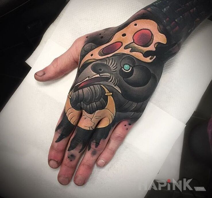 Tattoo Sroka in animals motif on the hand
