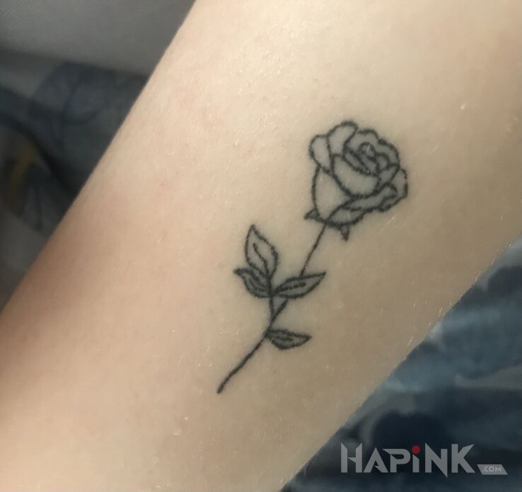 Tattoo Różyczka in black and gray motif and contour / linework style on the forearm