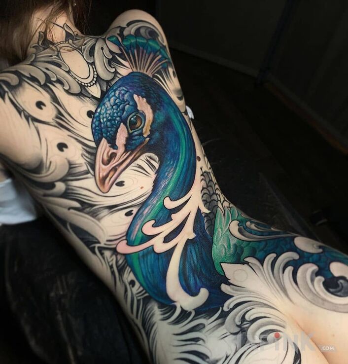 Tattoo Głowa pawia in animals motif and realistic style on the shoulder blades