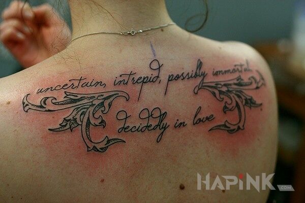 Tattoo Napis na plecach in lettering motif on the back