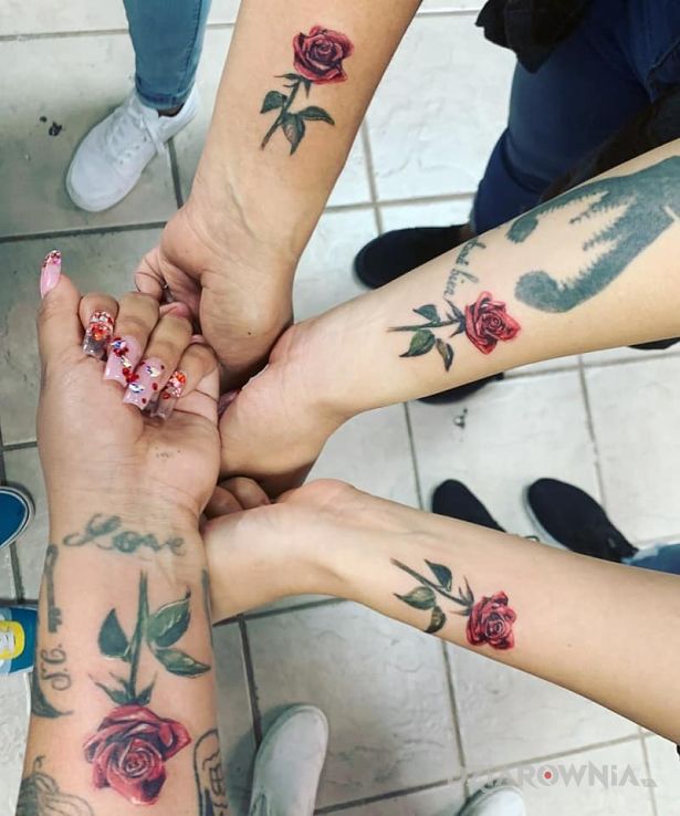 Tatuaż siostrzane różyczki w motywie kolorowe i stylu realistyczne na przedramieniu
