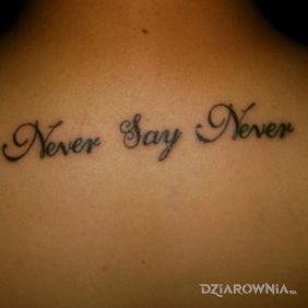 Tatuaż Nigdy nie mów Nigdy ;) na dłoni motyw: napisy