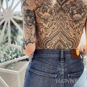 Tattoo Decorated back on the back motif: flowers style: contour / linework