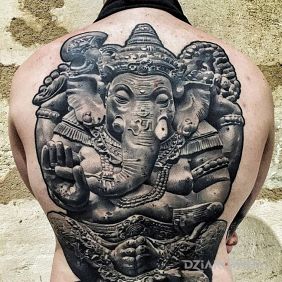 Tatuaż Ganesha na plecach motyw: religijne