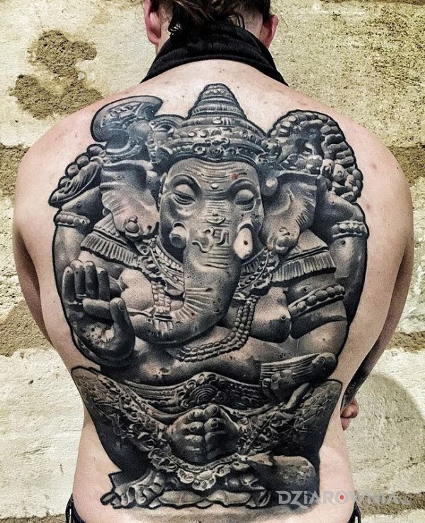 Tatuaż ganesha w motywie 3D na plecach