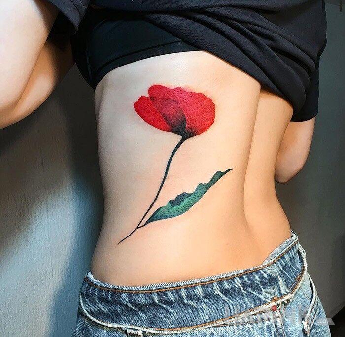 Tattoo Kwiat na żebrach in flowers motif on the ribs