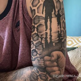 Tatuaż Rękaw hexagon na ręce motyw: rękawy styl: realistyczne