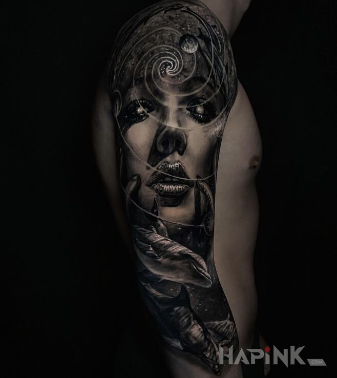 Tattoo Z delfinami in 3D motif and realistic style on the upper arm