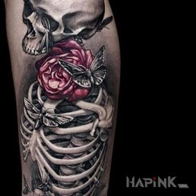 Tattoo 3D Skeletor on the leg motif: flowers