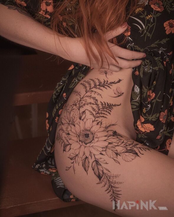 Tattoo Kompozycja kwiatowa in flowers motif and realistic style on the thigh