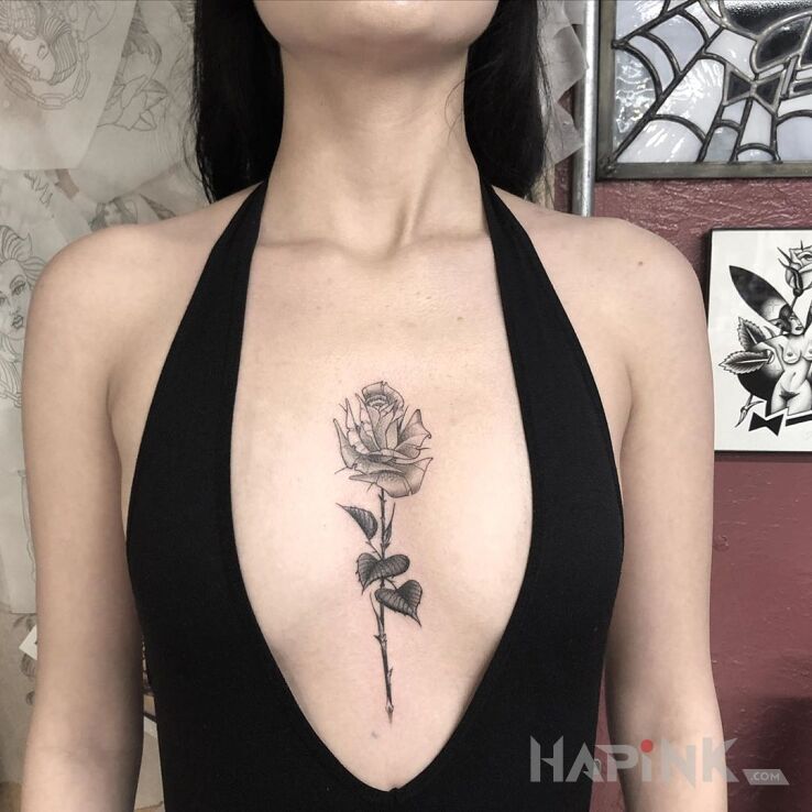 Tattoo Róża po środku in black and gray motif and realistic style on the chest