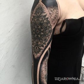 Tatuaż Mandala - rękaw na przedramieniu motyw: mandale styl: dotwork