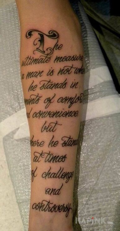 Tattoo Duży tekst in lettering motif on the forearm