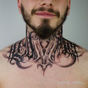 Tatuaż Dark lettering na gardle motyw: czarno-szare
