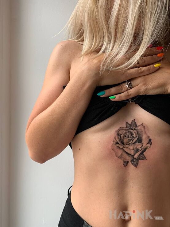 Tattoo Róża in flowers motif and realistic style on the stomach