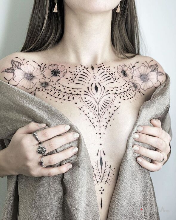 Tatuaż wytatuowany przód w motywie ornamenty i stylu graficzne / ilustracyjne na brzuchu