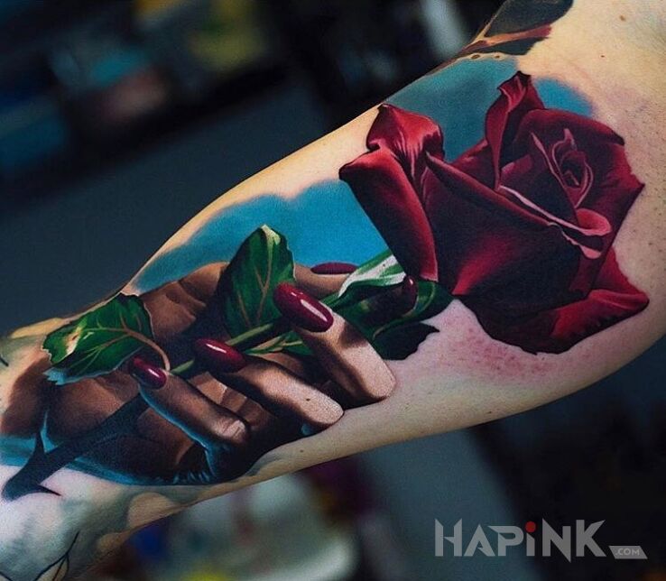 Tattoo Czerwona róża w dłoni in 3D motif and realistic style on the bicep
