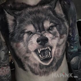 Tattoo Piece of a wolf on the shoulder blades motif: 3D style: realistic