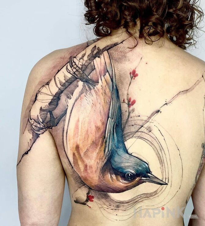 Tattoo Ptaszek na gałęzi do góry nogami in animals motif and graphic / illustrative style on the shoulder blades