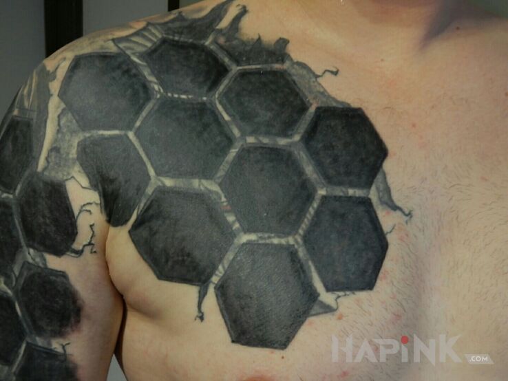 Tattoo Geometria in cover-up motif and geometric style on the upper arm