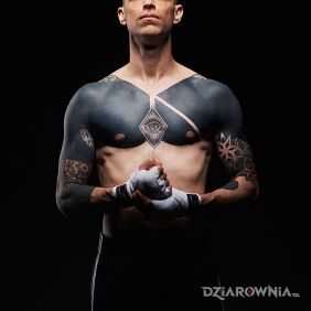 Tatuaż Czarna klata na klatce motyw: pozostałe styl: blackwork / blackout
