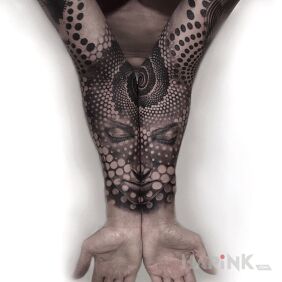 Tattoo See the face On the arm motif: black and gray style: geometric