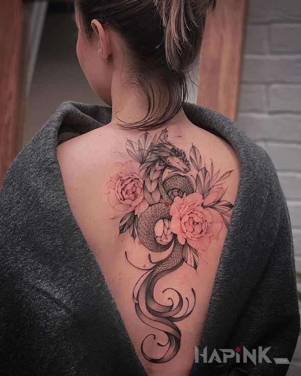 Tattoo Wężowy smok in black and gray motif and graphic / illustrative style on the back