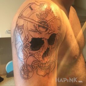 Tattoo And this is for good measure on the upper arm motif: skulls
