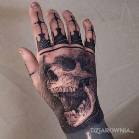 Tatuaż Dead king na palcach motyw: czaszki styl: blackwork / blackout
