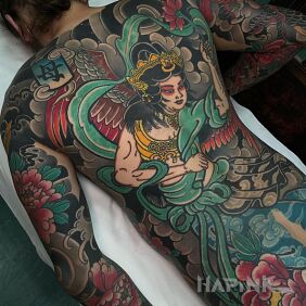 Tattoo Japan welcomes on the shoulder blades motif: colorful style: japanese / irezumi
