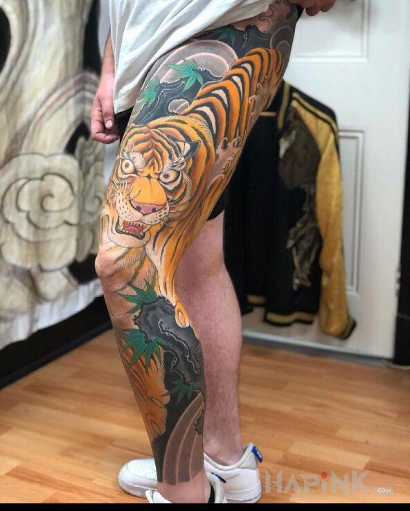 Tattoo Przepiękny tygrys in animals motif and japanese / irezumi style on the thigh