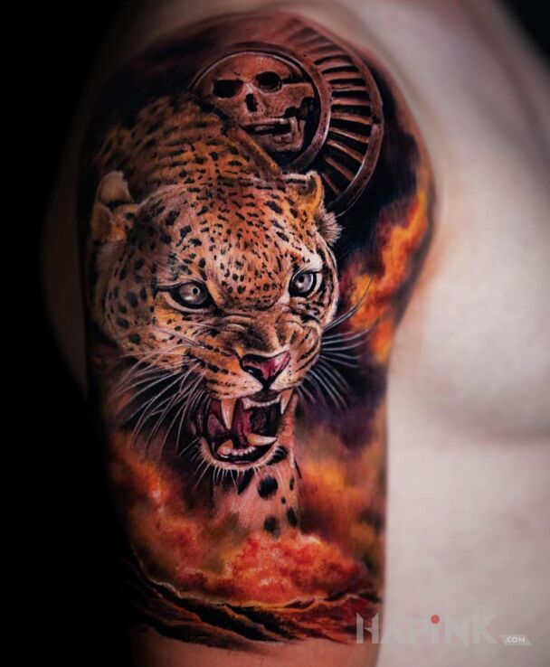 Tattoo Groźny jaguar in colorful motif and realistic style on the upper arm
