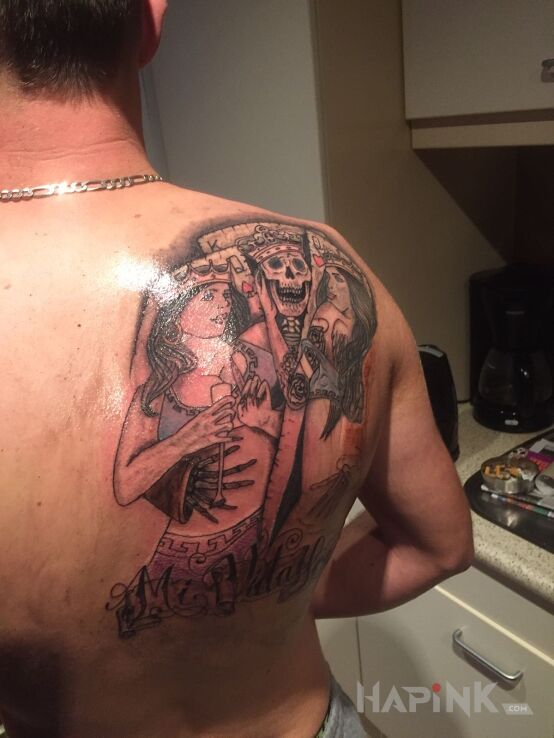 Tattoo Mi vida loca ciag dalszy in characters motif on the shoulder blades