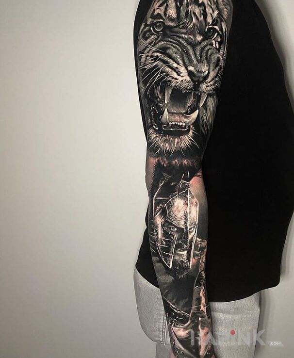 Tattoo Wojownik Sparty z tygrysem in 3D motif and realistic style on the forearm