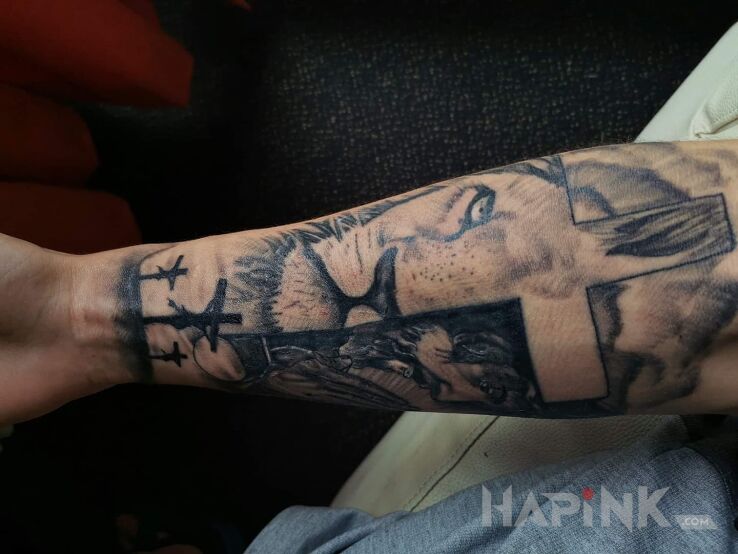 Tattoo Troszke do poprawki ;) in religious motif and graphic / illustrative style on the forearm