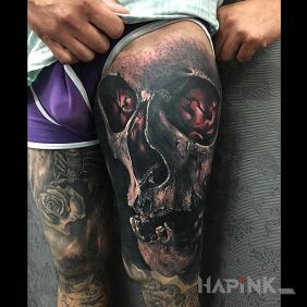 Tattoo The big skull on the leg motif: 3D style: realistic
