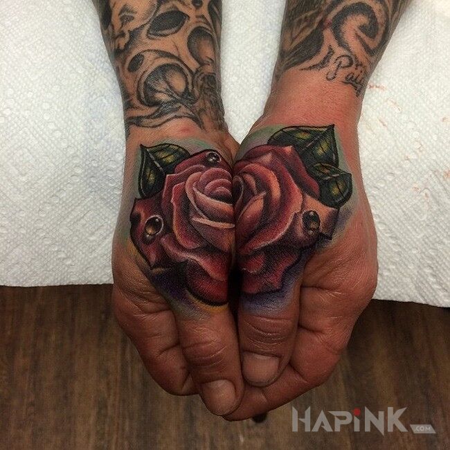 Tattoo Róża na dłoni in flowers motif on the hand